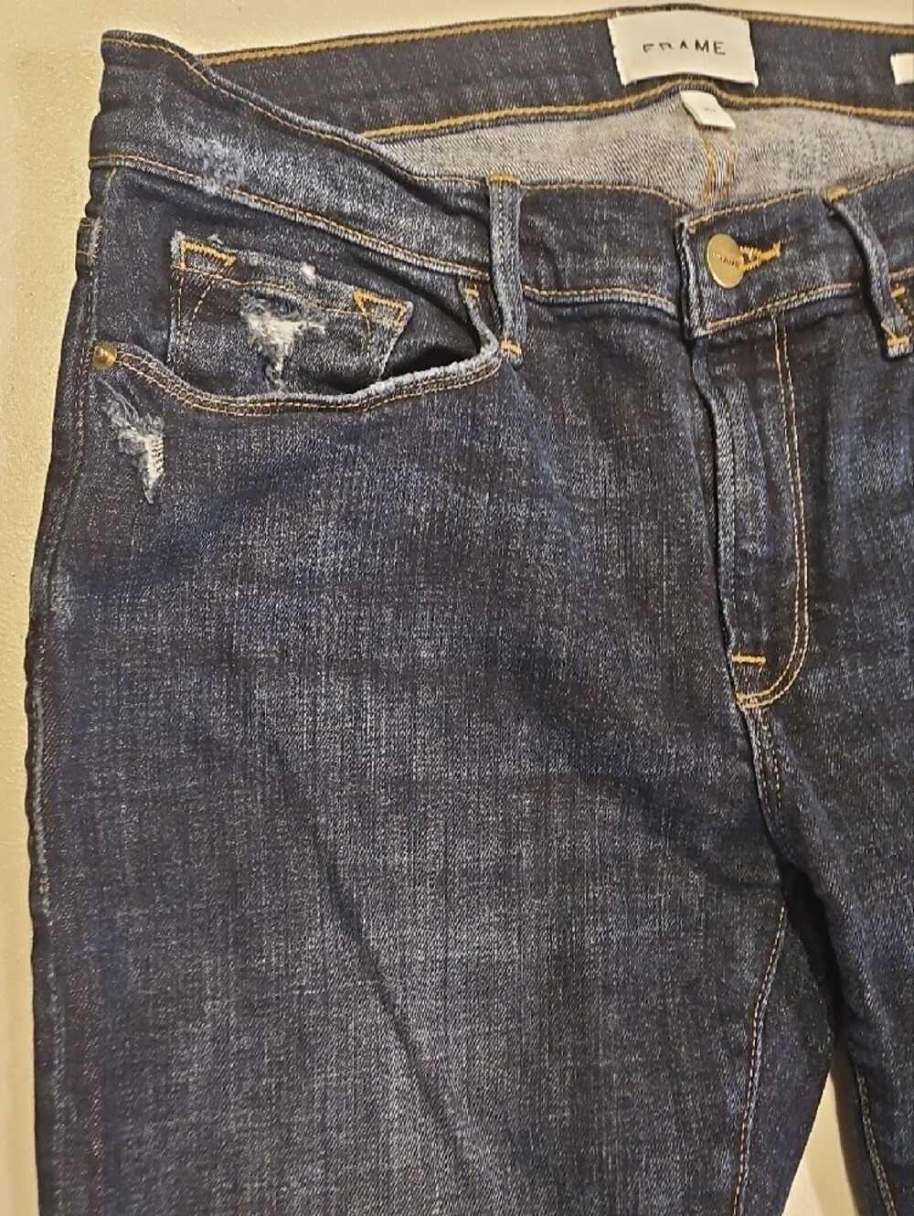 Frame Cropped Skinny Jeans W/Distressing Details 0198